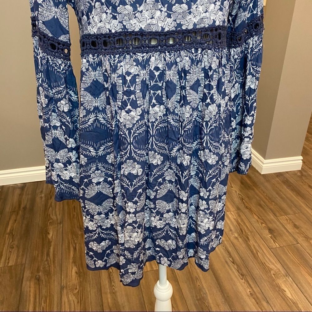 Patrons of Peace Blue Floral Flutter Sleeve Tunic - Picture 4 of 9